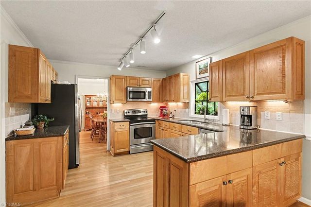 508 O'Neill Drive, Jamestown, NC 27282