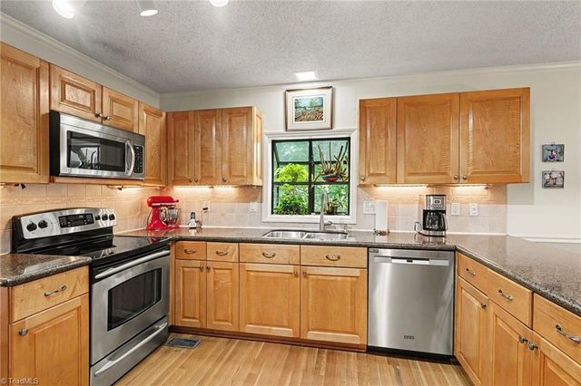 508 O'Neill Drive, Jamestown, NC 27282