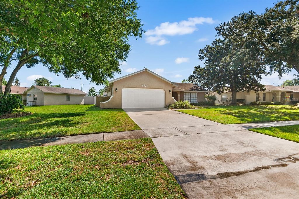 Image 39 of property listing at 8971 ANGELICA DRIVE, Orlando, FL 32836