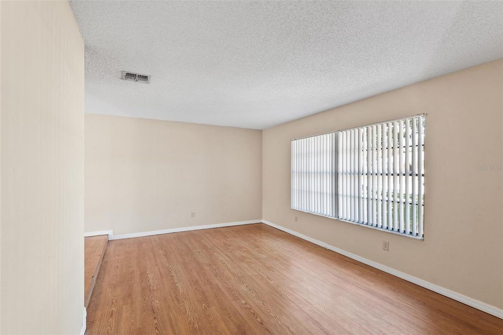Image 5 of property listing at 8971 ANGELICA DRIVE, Orlando, FL 32836