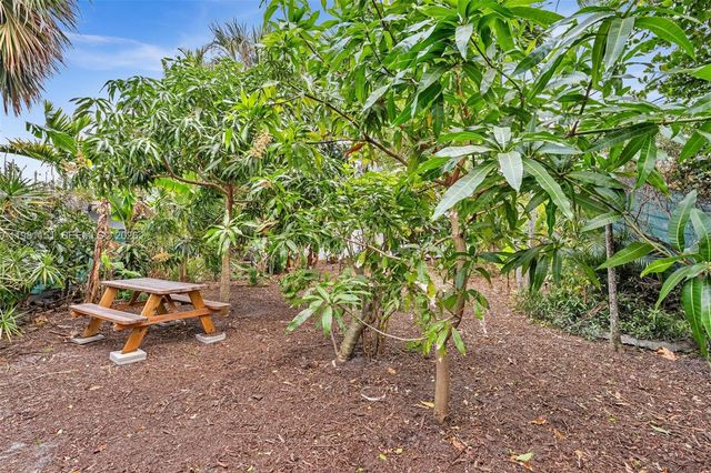 2431 Mayo St, Hollywood, FL 33020