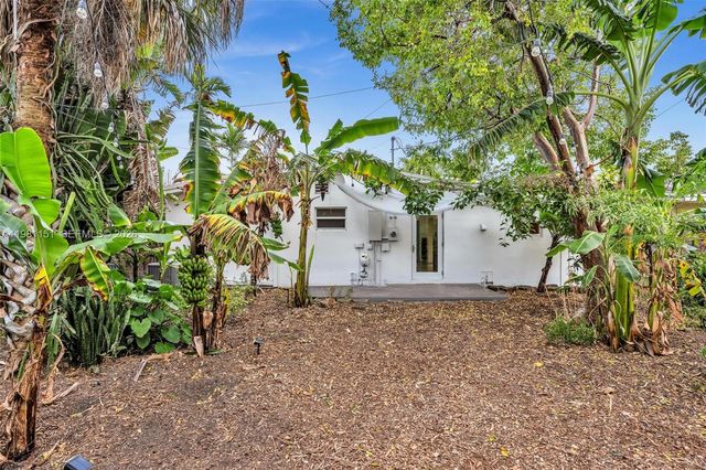 2431 Mayo St, Hollywood, FL 33020