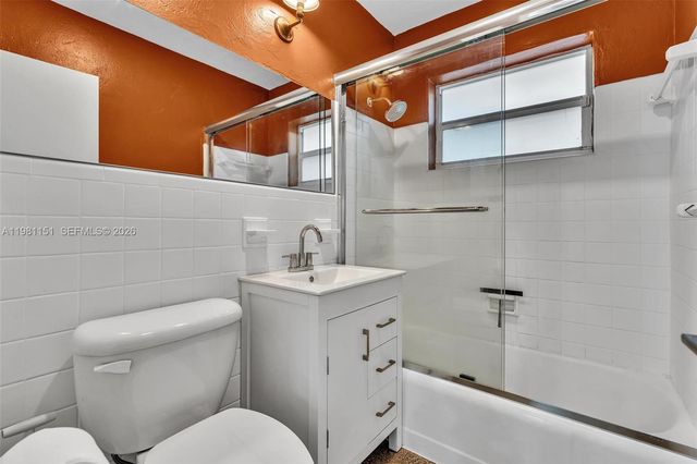 2431 Mayo St, Hollywood, FL 33020