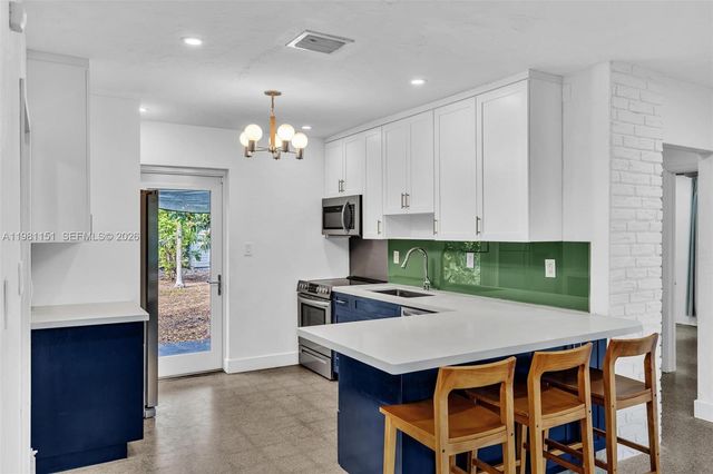 2431 Mayo St, Hollywood, FL 33020