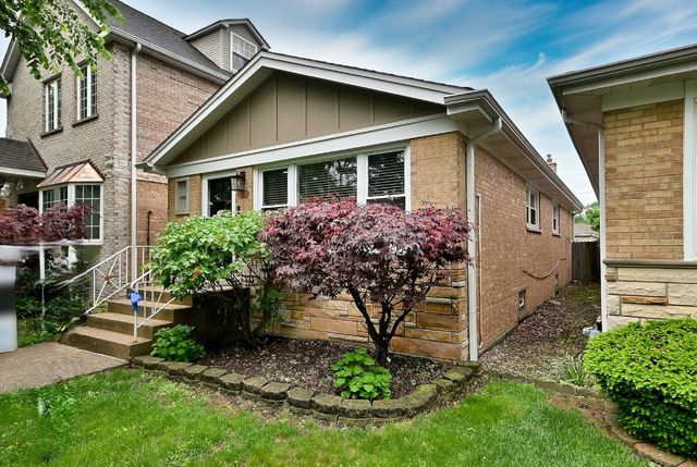 6524 N Oshkosh Avenue, Chicago, IL 60631