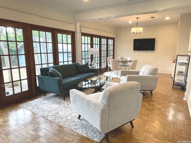 617 E Park Ave, San Antonio, TX 78212
