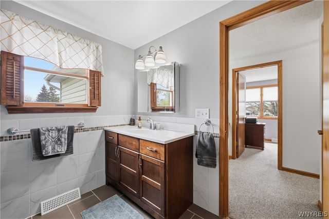 198 Barbados Drive, Cheektowaga, NY 14227