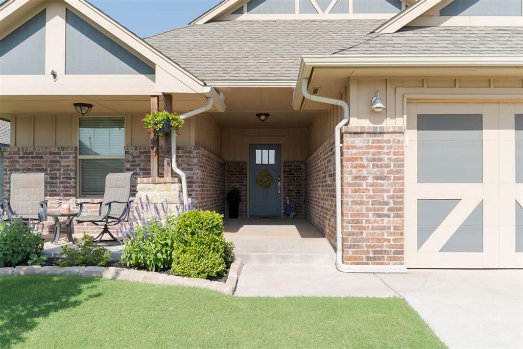 Image 2 of property listing at 3909 Brougham Way, Oklahoma City, OK 73179