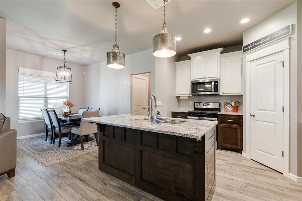 Image 33 of property listing at 3909 Brougham Way, Oklahoma City, OK 73179