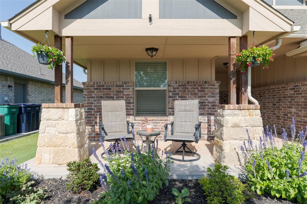 Image 5 of property listing at 3909 Brougham Way, Oklahoma City, OK 73179