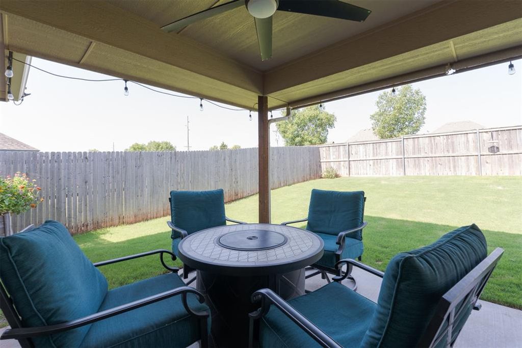 Image 7 of property listing at 3909 Brougham Way, Oklahoma City, OK 73179