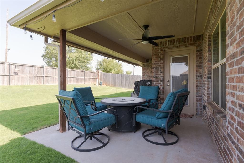 Image 8 of property listing at 3909 Brougham Way, Oklahoma City, OK 73179
