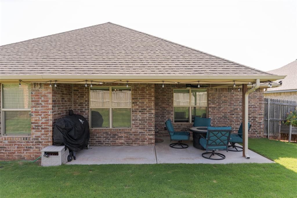 Image 10 of property listing at 3909 Brougham Way, Oklahoma City, OK 73179