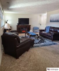 12727 Woodcrest Plaza # 123, Omaha, NE 68137