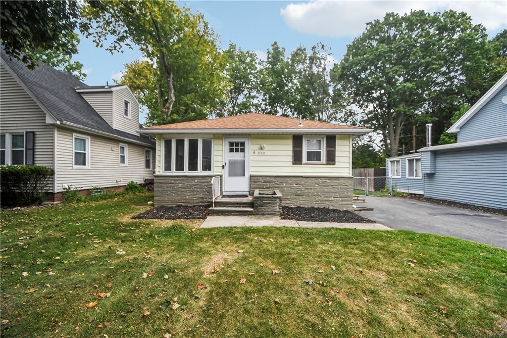 938 Whitlock Road, Irondequoit, NY 14609
