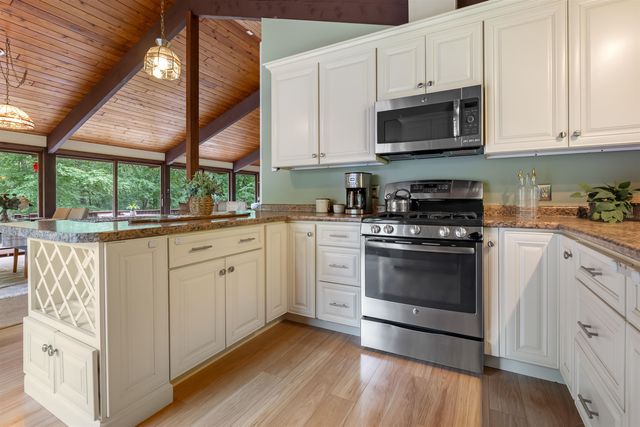 38 Pinecrest Drive, Bedford, NH 03110