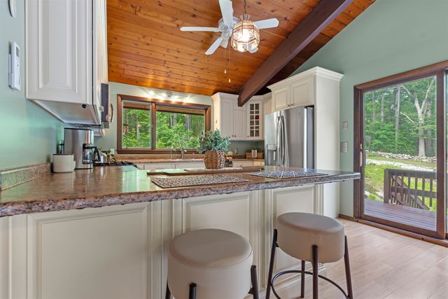 38 Pinecrest Drive, Bedford, NH 03110
