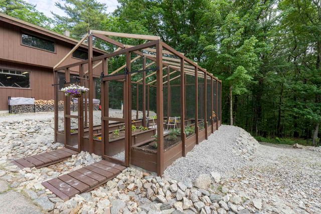 38 Pinecrest Drive, Bedford, NH 03110