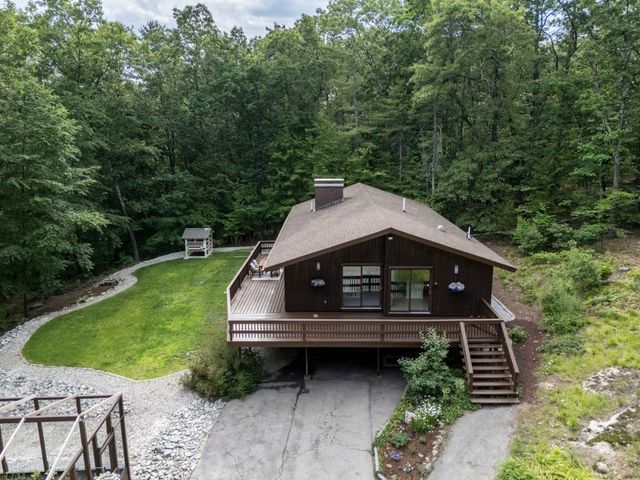 38 Pinecrest Drive, Bedford, NH 03110