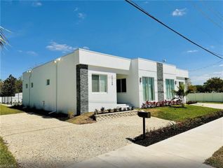 2479 Shadowlawn DR, Naples, FL 34112