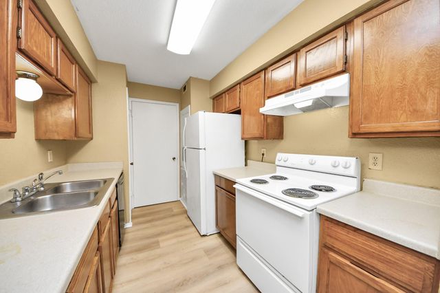 9700 Leawood Boulevard 1002, Houston, TX 77099