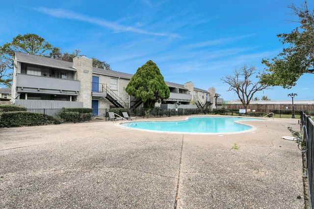 9700 Leawood Boulevard 1002, Houston, TX 77099