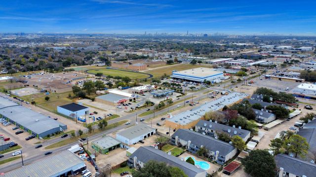 9700 Leawood Boulevard 1002, Houston, TX 77099