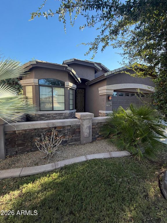 2237 W CAROLINA Drive, Phoenix, AZ 85023 — exterior