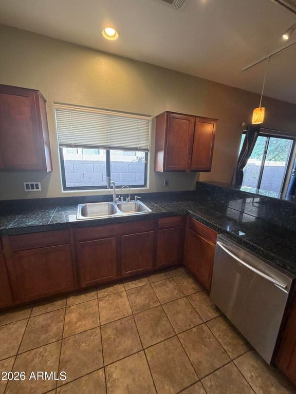 2237 W CAROLINA Drive, Phoenix, AZ 85023 — photo 5