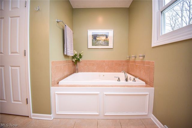 4702 Paradise Road, Seville, OH 44273