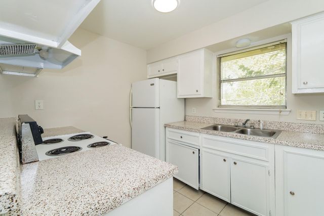 4021 Briar Hollow Drive 4, Dickinson, TX 77539