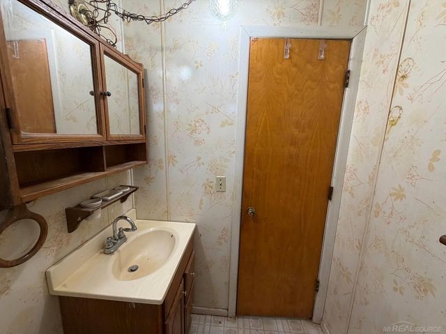 463 Wright Street, Jonesville, MI 49250