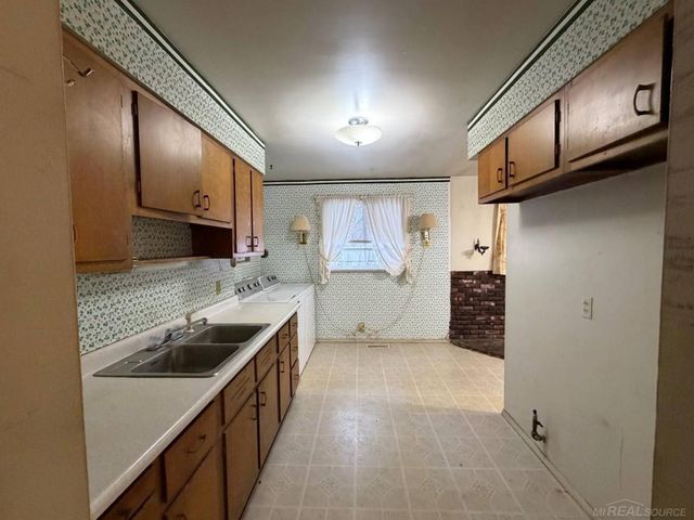 463 Wright Street, Jonesville, MI 49250