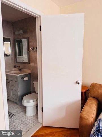 632 LONGFELLOW CT, Warminster, PA 18974