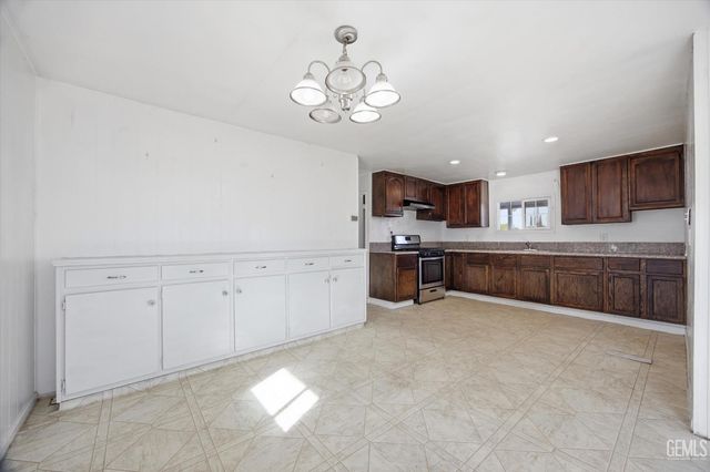 3467 Michelaine Avenue, Bakersfield, CA 93304