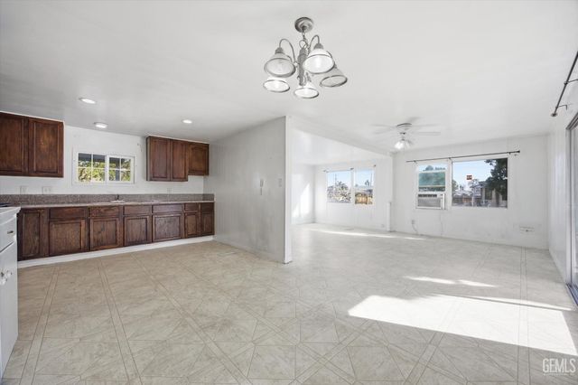 3467 Michelaine Avenue, Bakersfield, CA 93304