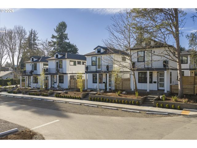 804 3rd St C1, Lake Oswego, OR 97034