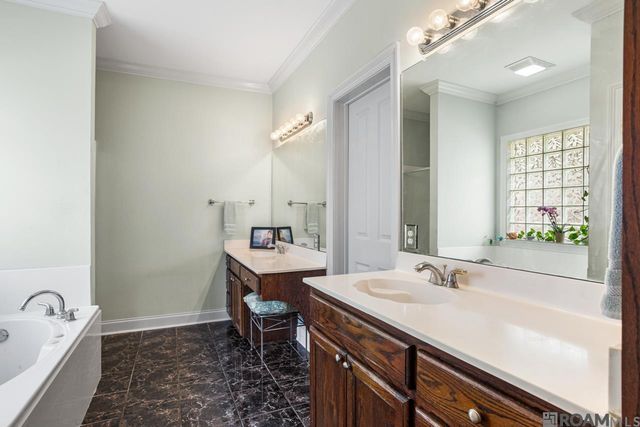 2036 Hunters Way Dr, Baton Rouge, LA 70816