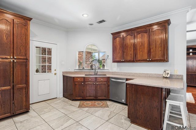2036 Hunters Way Dr, Baton Rouge, LA 70816