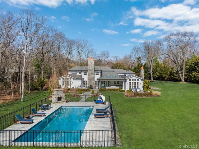 27 Victorian Lane, Brookville, NY 11545