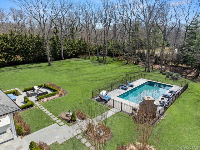 27 Victorian Lane, Brookville, NY 11545