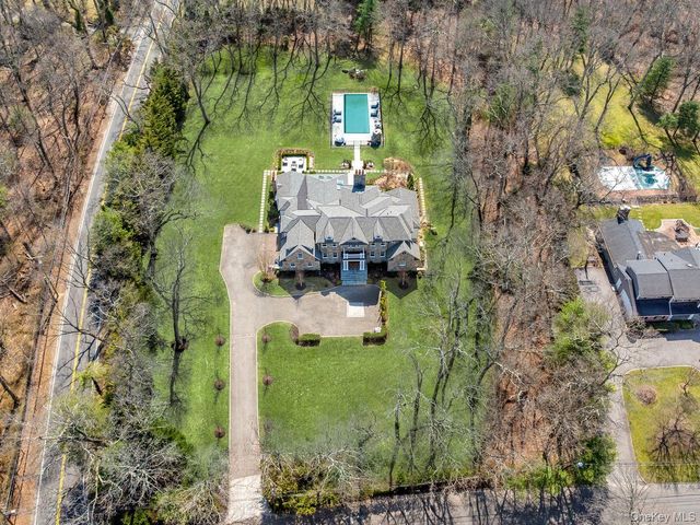 27 Victorian Lane, Brookville, NY 11545