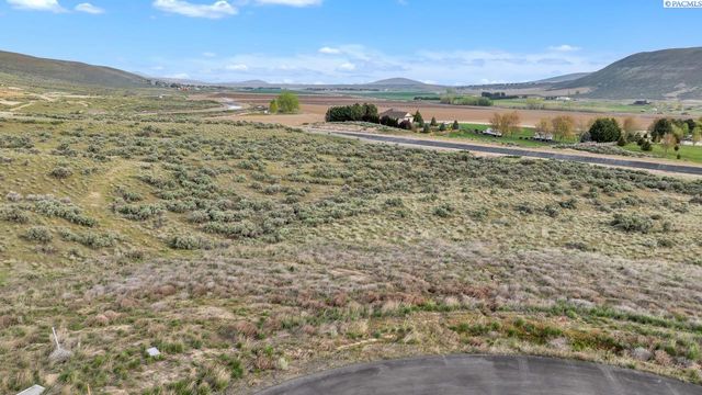 72305 Homestead Rd, Kennewick, WA 99338