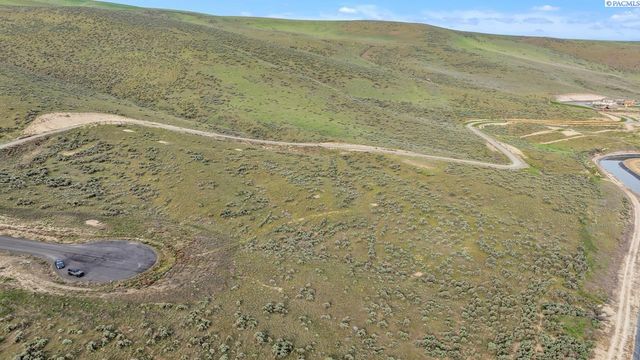 72305 Homestead Rd, Kennewick, WA 99338