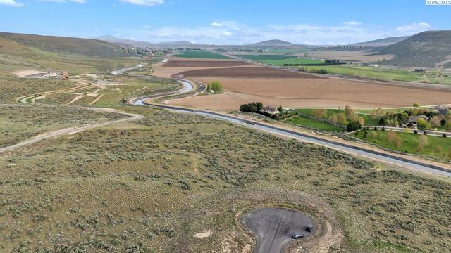 72305 Homestead Rd, Kennewick, WA 99338