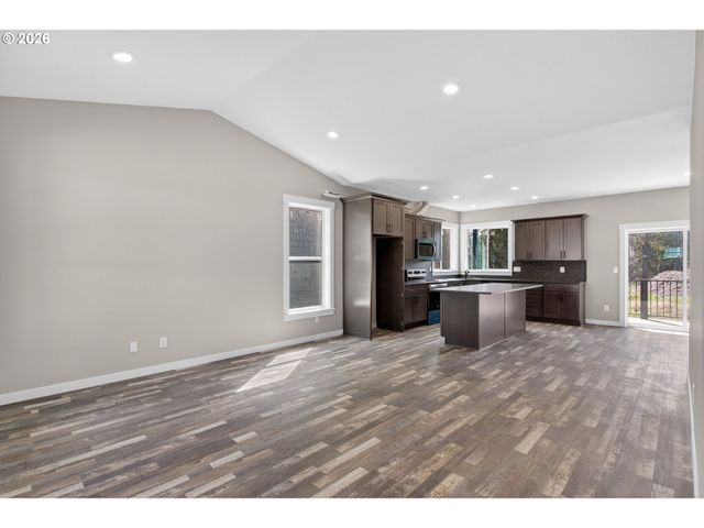 233 E St, Vernonia, OR 97064