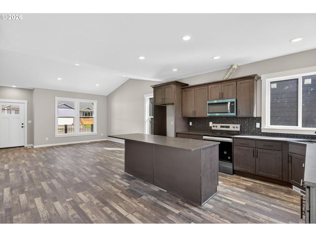 233 E St, Vernonia, OR 97064