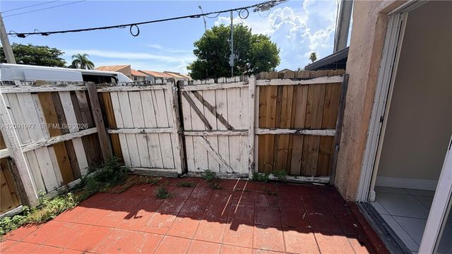 5461 W 24th Avenue 18, Hialeah, FL 33016