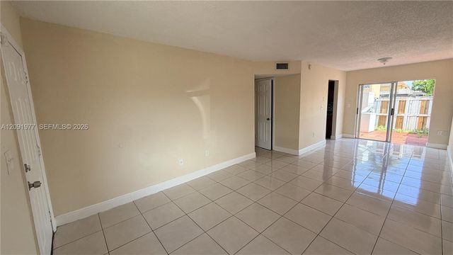 5461 W 24th Avenue 18, Hialeah, FL 33016