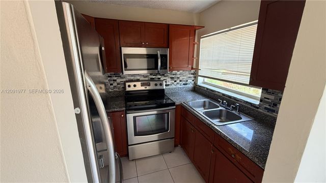 5461 W 24th Avenue 18, Hialeah, FL 33016